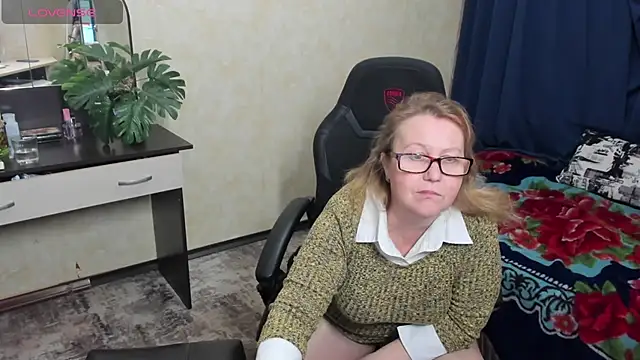 Snapshot of Frau_Marta chatting on 12-12-24, 03:16 Frau Marta online show from 12-12-24, 03:16