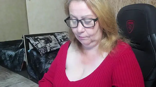 Snapshot of Frau_Marta chatting on 10-24-25, 12:23 Frau Marta online show from 10-24-25, 12:23