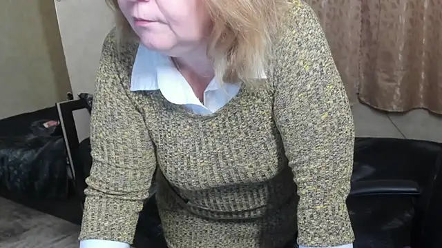 Snapshot of Frau_Marta chatting on 12-05-25, 01:09 Frau Marta online show from 12-05-25, 01:09