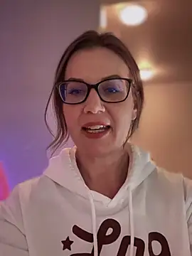 Snapshot of MaiseKnox chatting on 12-29-24, 06:49 MaiseKnox online show from 12-29-24, 06:49