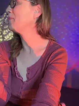 Snapshot of MaiseKnox chatting on 01-09-25, 12:57 MaiseKnox online show from 01-09-25, 12:57