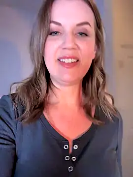 Snapshot of MaiseKnox chatting on 09-11-25, 11:16 MaiseKnox online show from 09-11-25, 11:16