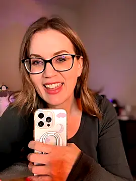 MaiseKnox online show from 12-16-25, 10:04