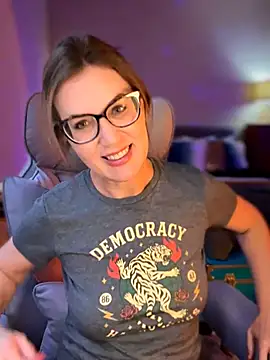 MaiseKnox online show from 04-17-26, 09:29