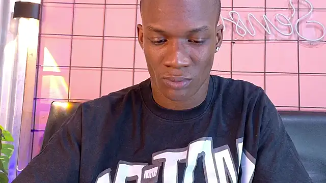 Snapshot of martin_killer chatting on 09-29-25, 01:44 martin killer online show from 09-29-25, 01:44