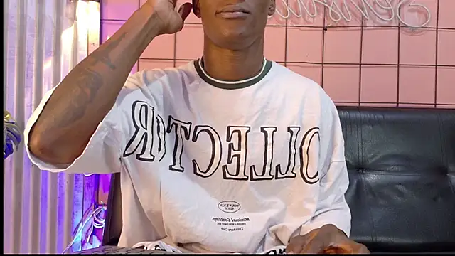 Snapshot of martin_killer chatting on 11-06-25, 01:28 martin killer online show from 11-06-25, 01:28