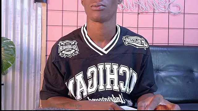 Snapshot of martin_killer chatting on 11-15-25, 01:25 martin killer online show from 11-15-25, 01:25