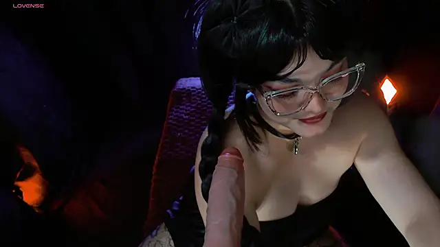 alexa11  online show from 04-28-26, 01:59