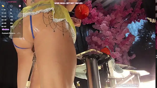 Snapshot of alise_MULTIVIEW_parker chatting on 10-29-25, 10:11 alise MULTIVIEW parker online show from 10-29-25, 10:11