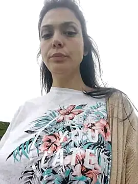 Snapshot of JoLeNe27 chatting on 03-10-25, 01:32 JoLeNe27 online show from 03-10-25, 01:32