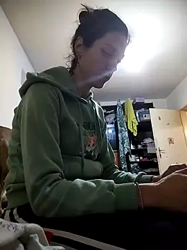 Snapshot of JoLeNe27 chatting on 10-18-25, 05:14 JoLeNe27 online show from 10-18-25, 05:14