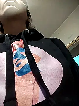 Snapshot of JoLeNe27 chatting on 12-01-25, 06:24 JoLeNe27 online show from 12-01-25, 06:24