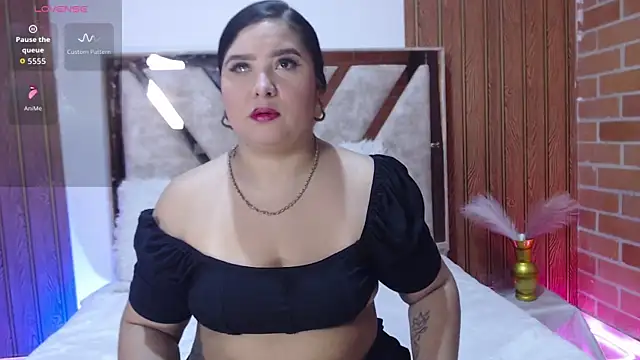 AGATHAA WHITE online show from 12-20-25, 11:50