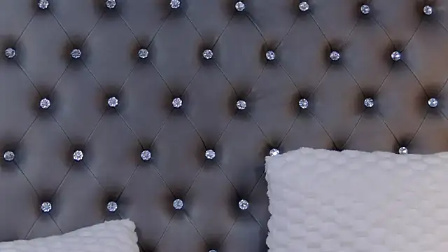 Snapshot of IsabelleEthan chatting on 02-10-25, 12:29 IsabelleEthan online show from 02-10-25, 12:29