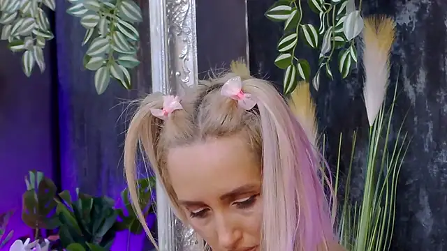 Snapshot of IsabelleEthan chatting on 02-11-25, 06:51 IsabelleEthan online show from 02-11-25, 06:51