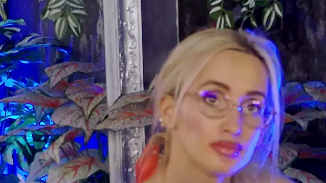 Snapshot of IsabelleEthan chatting on 02-24-25, 09:10 IsabelleEthan online show from 02-24-25, 09:10