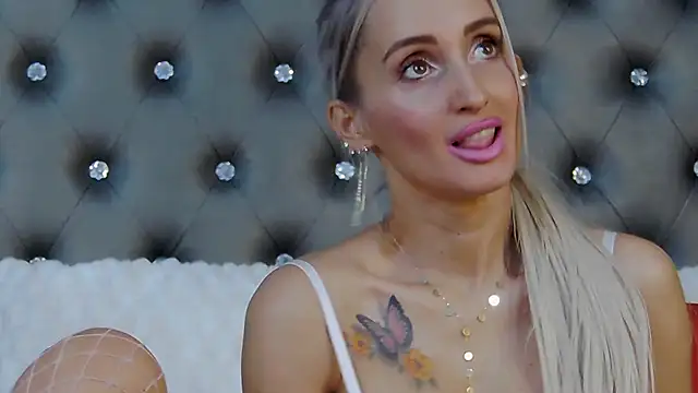 Snapshot of IsabelleEthan chatting on 03-08-25, 09:50 IsabelleEthan online show from 03-08-25, 09:50