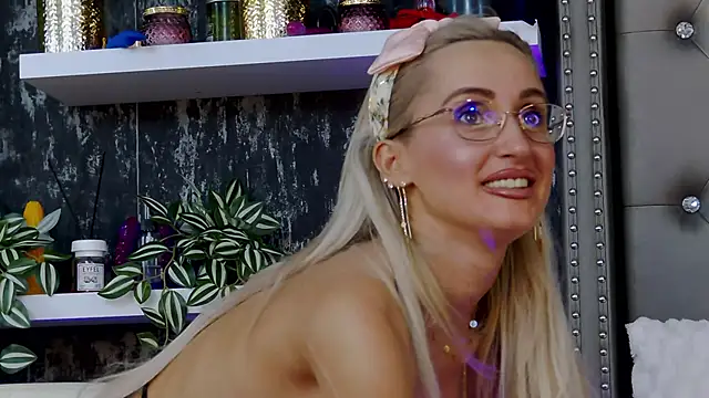 Snapshot of IsabelleEthan chatting on 03-20-25, 07:03 IsabelleEthan online show from 03-20-25, 07:03