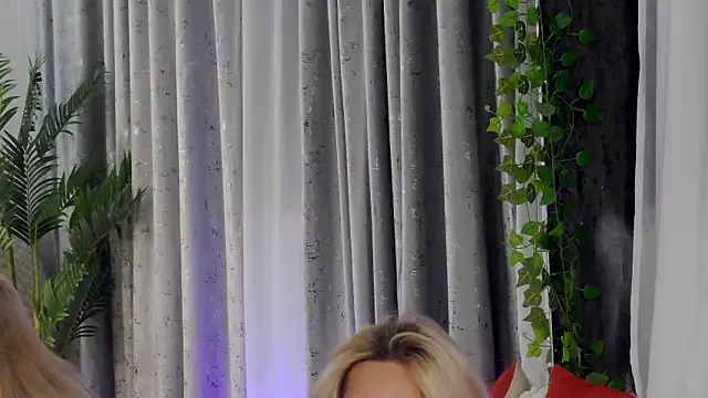 Snapshot of IsabelleEthan chatting on 11-05-25, 01:16 IsabelleEthan online show from 11-05-25, 01:16