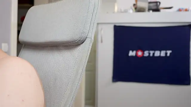 foxeslovefoxes online show from 12-14-24, 02:21