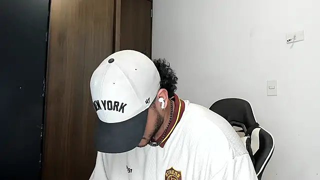 Snapshot of Alessandro_Vanni chatting on 12-09-24, 09:26 Alessandro Vanni online show from 12-09-24, 09:26