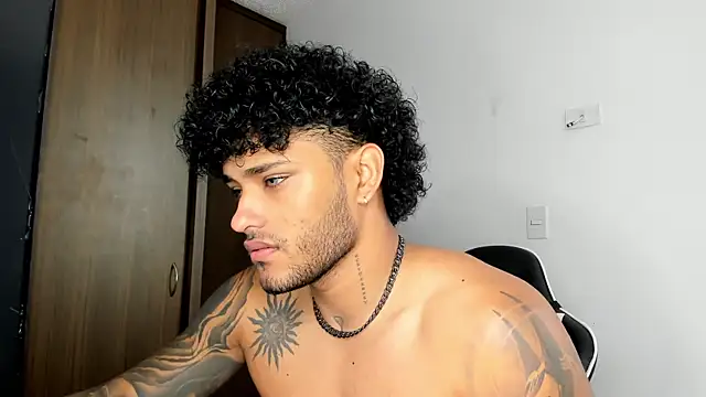 Snapshot of Alessandro_Vanni chatting on 12-10-24, 12:38 Alessandro Vanni online show from 12-10-24, 12:38