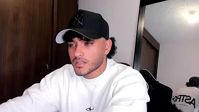 Snapshot of Alessandro_Vanni chatting on 12-23-24, 10:44 Alessandro Vanni online show from 12-23-24, 10:44