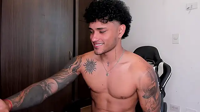 Snapshot of Alessandro_Vanni chatting on 01-29-25, 11:51 Alessandro Vanni online show from 01-29-25, 11:51