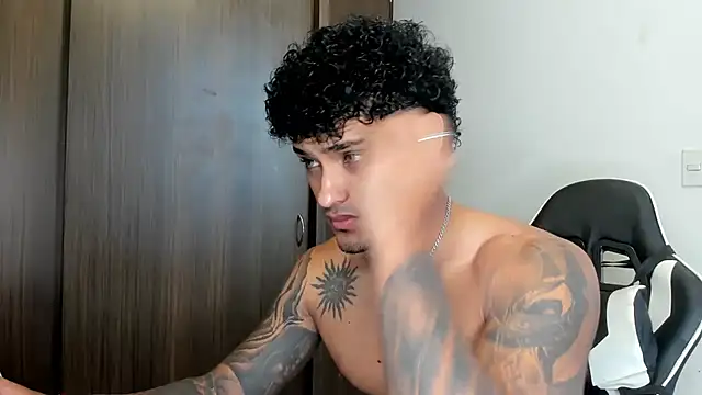 Snapshot of Alessandro_Vanni chatting on 02-02-25, 07:46 Alessandro Vanni online show from 02-02-25, 07:46