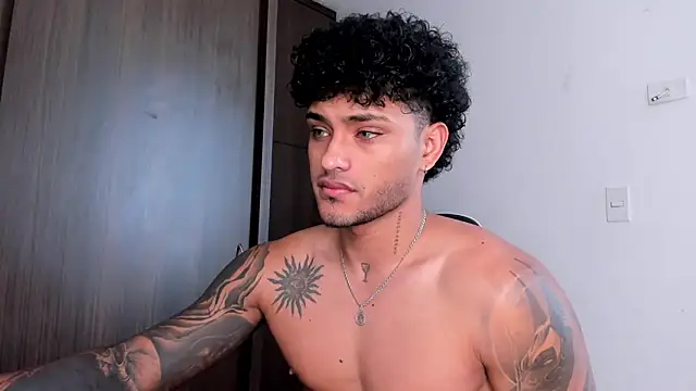 Snapshot of Alessandro_Vanni chatting on 02-04-25, 12:55 Alessandro Vanni online show from 02-04-25, 12:55