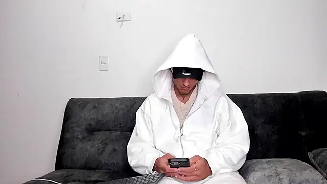 Snapshot of Alessandro_Vanni chatting on 02-22-25, 03:34 Alessandro Vanni online show from 02-22-25, 03:34