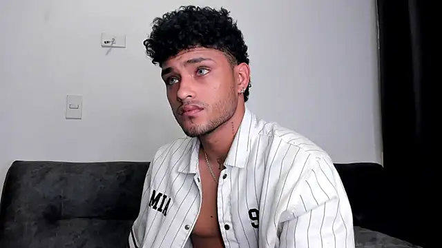 Snapshot of Alessandro_Vanni chatting on 03-06-25, 01:58 Alessandro Vanni online show from 03-06-25, 01:58