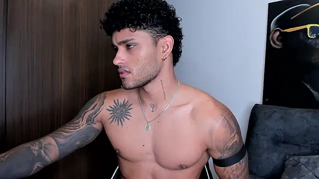 Snapshot of Alessandro_Vanni chatting on 03-15-25, 11:06 Alessandro Vanni online show from 03-15-25, 11:06