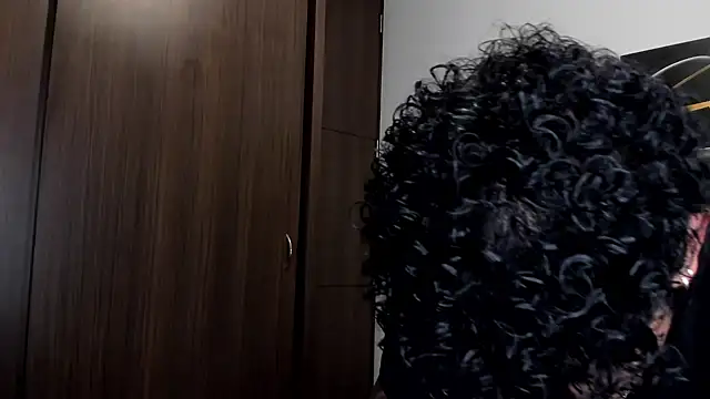 Snapshot of Alessandro_Vanni chatting on 03-18-25, 01:32 Alessandro Vanni online show from 03-18-25, 01:32