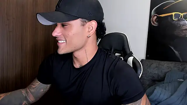 Snapshot of Alessandro_Vanni chatting on 03-19-25, 07:40 Alessandro Vanni online show from 03-19-25, 07:40