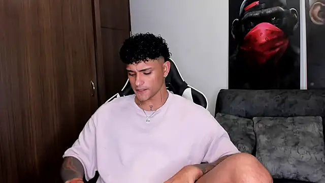 Snapshot of Alessandro_Vanni chatting on 03-20-25, 02:19 Alessandro Vanni online show from 03-20-25, 02:19