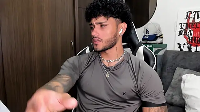 Snapshot of Alessandro_Vanni chatting on 09-09-25, 03:17 Alessandro Vanni online show from 09-09-25, 03:17