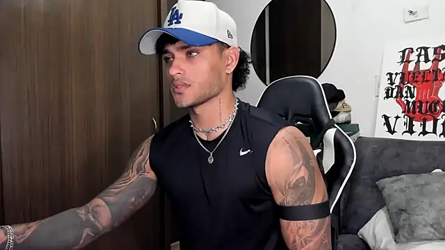 Snapshot of Alessandro_Vanni chatting on 09-12-25, 01:28 Alessandro Vanni online show from 09-12-25, 01:28