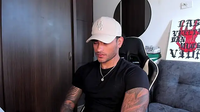 Snapshot of Alessandro_Vanni chatting on 09-26-25, 12:09 Alessandro Vanni online show from 09-26-25, 12:09