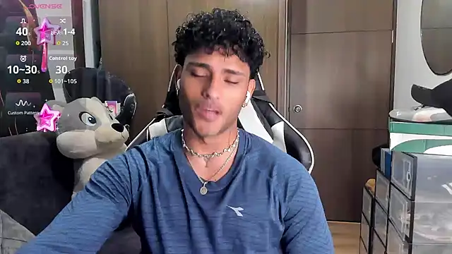 Snapshot of Alessandro_Vanni chatting on 10-26-25, 01:33 Alessandro Vanni online show from 10-26-25, 01:33