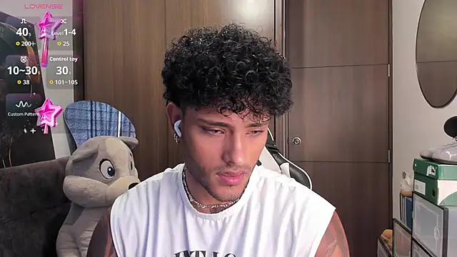 Snapshot of Alessandro_Vanni chatting on 11-06-25, 04:19 Alessandro Vanni online show from 11-06-25, 04:19