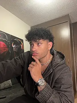 Snapshot of Alessandro_Vanni chatting on 11-19-25, 02:11 Alessandro Vanni online show from 11-19-25, 02:11