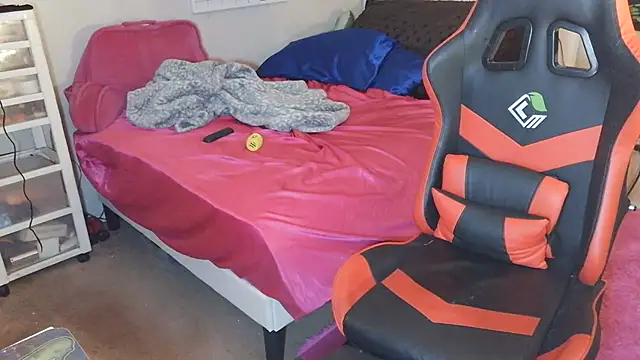 Snapshot of sugahfreeee chatting on 12-16-25, 05:34 sugahfreeee online show from 12-16-25, 05:34