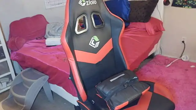 Snapshot of sugahfreeee chatting on 12-18-25, 03:45 sugahfreeee online show from 12-18-25, 03:45