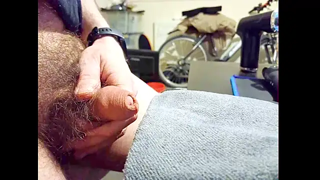 hairyuncut00 online show from 04-27-26, 08:18