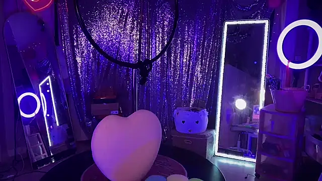 Snapshot of bimbotwerkqueen chatting on 09-20-25, 02:23 bimbotwerkqueen online show from 09-20-25, 02:23