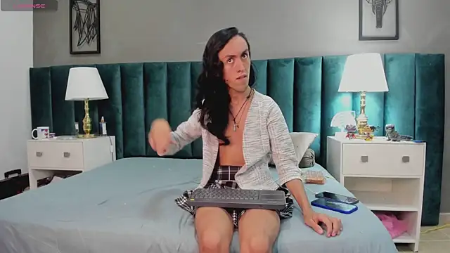 Snapshot of Karol_fenixx chatting on 01-24-25, 12:10 Karol fenixx online show from 01-24-25, 12:10