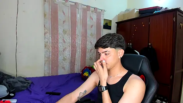 dylancrugerx online show from 01-01-25, 09:09