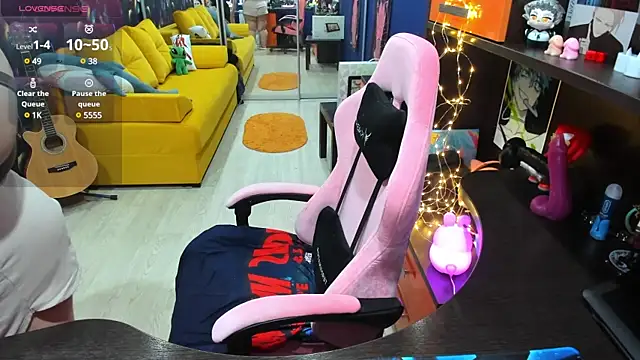 Softie Sofy online show from 01-25-25, 02:37