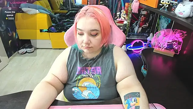 Softie Sofy online show from 12-17-25, 02:17